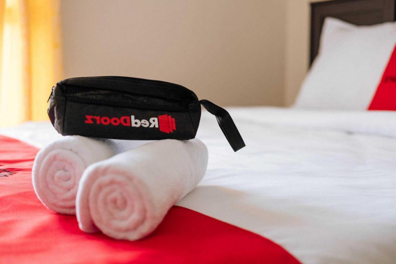 RedDoorz @ Jalan Brigjend Katamso Medan 2 Hotel Bagian luar foto