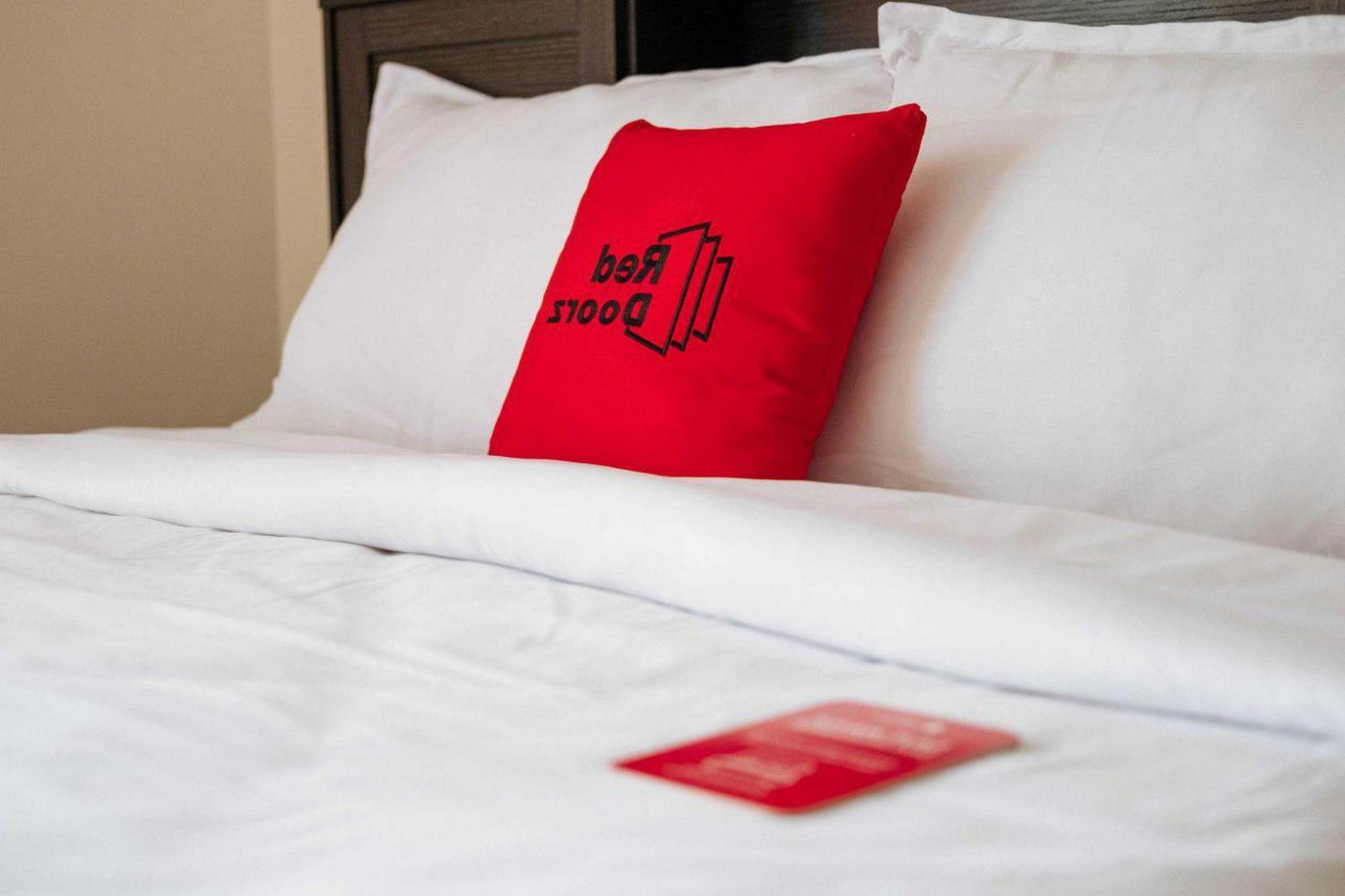 RedDoorz @ Jalan Brigjend Katamso Medan 2 Hotel Bagian luar foto
