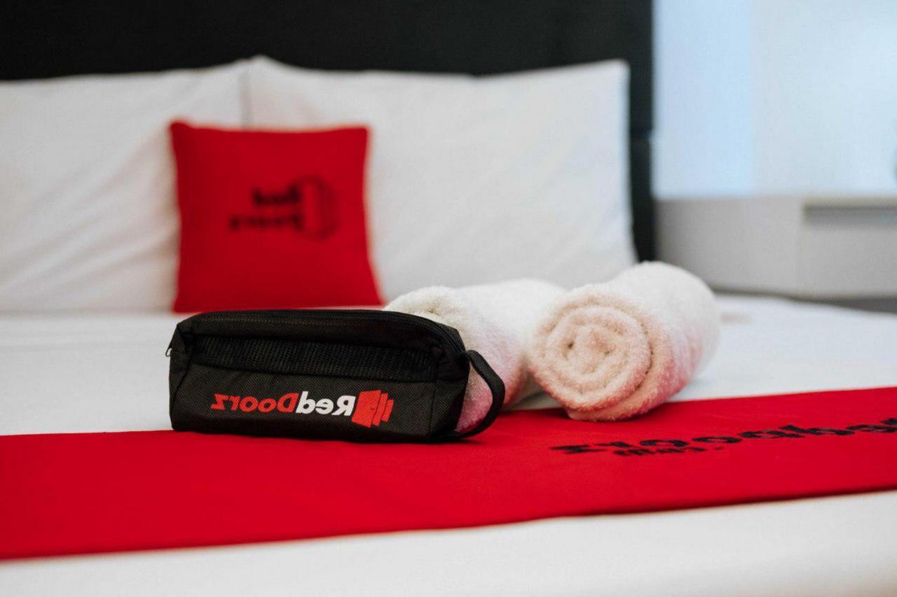 RedDoorz @ Jalan Brigjend Katamso Medan 2 Hotel Bagian luar foto