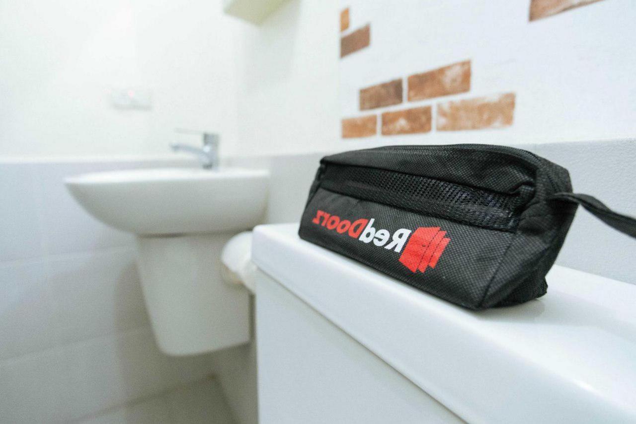RedDoorz @ Jalan Brigjend Katamso Medan 2 Hotel Bagian luar foto