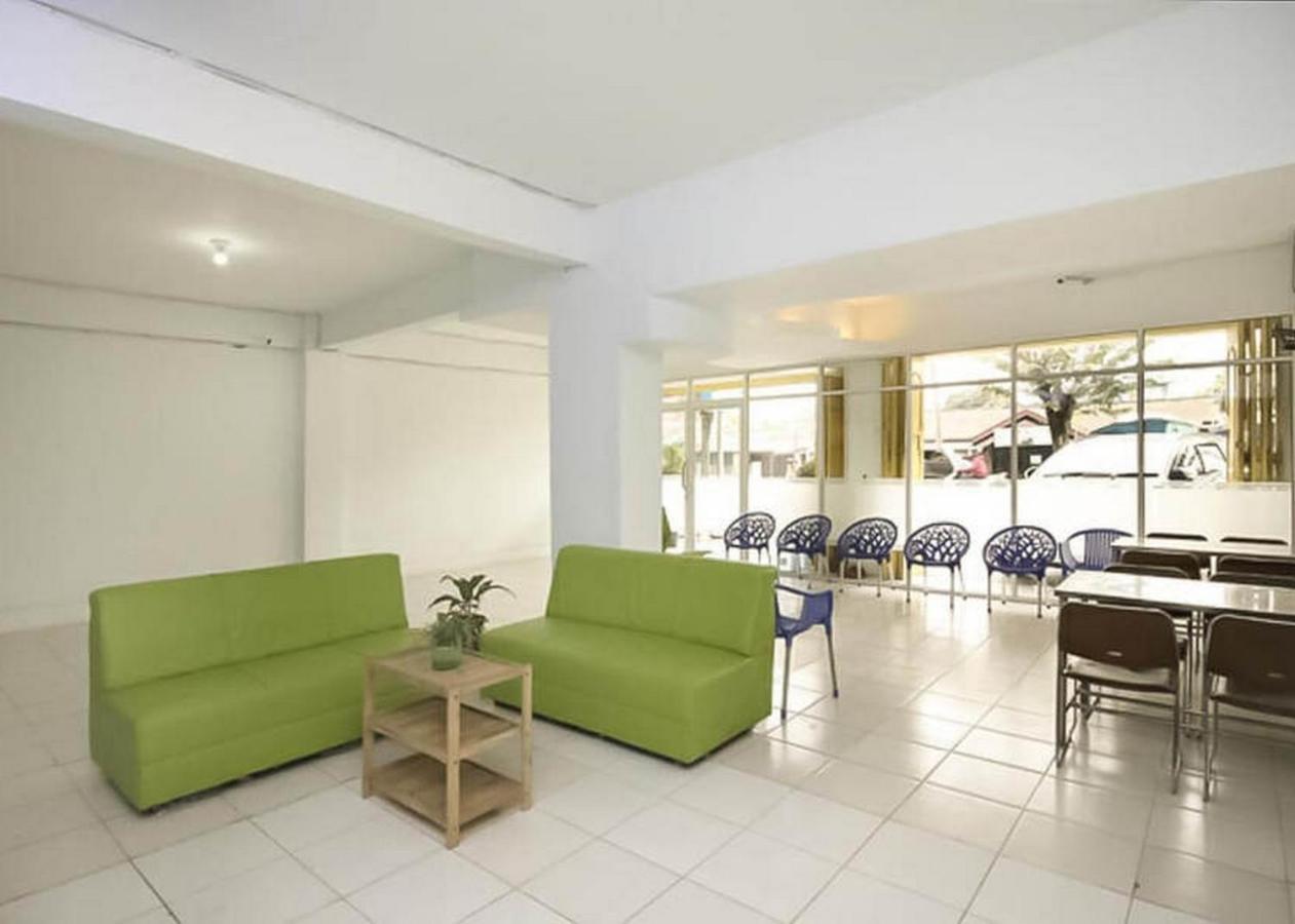 RedDoorz @ Jalan Brigjend Katamso Medan 2 Hotel Bagian luar foto